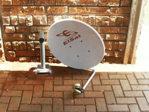 Elsat dish with wall bracket,pick up only
