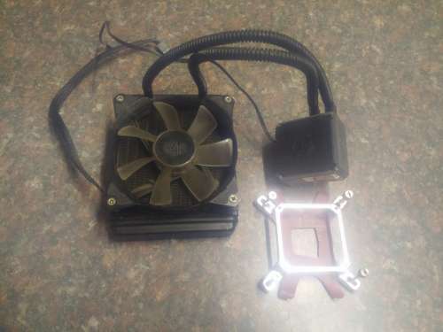 Coolermaster Seidon 120V Liquid cooler