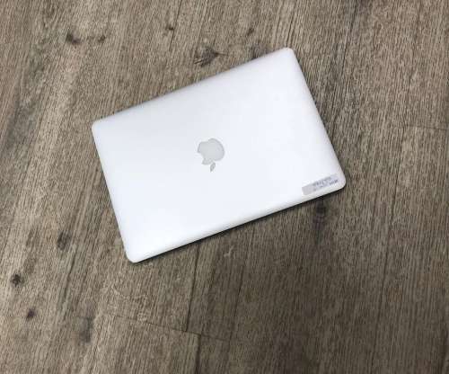 Apple macbook Air 13 inch 2015 Core i5 8GB RAM 128GB SSD Storage Excellent condition and charger