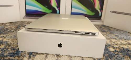 Apple macbook pro 15 inches Retina 2014 Model Quad Core i7 16GB RAM 256GB SSD with accessories, Box