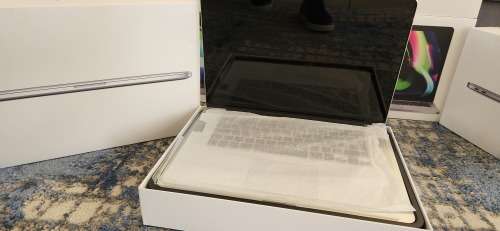 Apple macbook pro 15 inches Retina 2014 Model Quad Core i7 16GB RAM 256GB SSD with accessories, Box