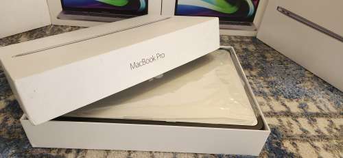 Apple macbook pro 15 inches Retina 2014 Model Quad Core i7 16GB RAM 256GB SSD with accessories, Box