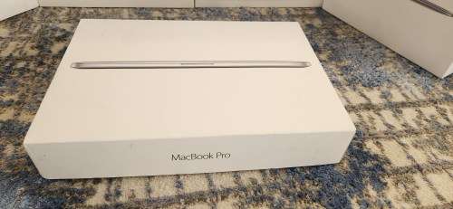 Apple macbook pro 15 inches Retina 2014 Model Quad Core i7 16GB RAM 256GB SSD with accessories, Box