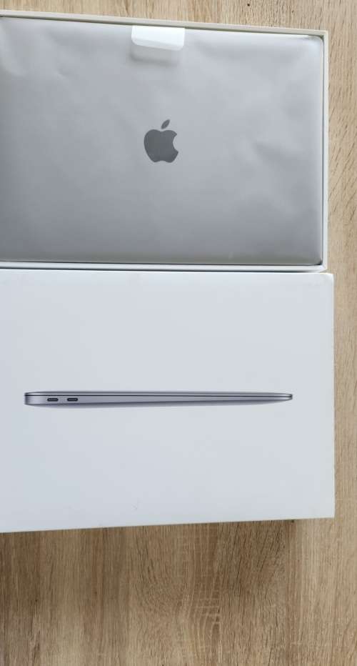 2020 Apple MacBook Air 13 inch M1 chip 8GB RAM unified 256GB SSD Storage Excellent condition