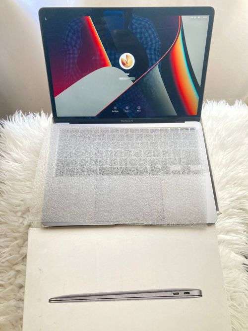 MacBook Air 13 M1 Chip (2020) 8GB RAM Unified 256GB SSD
