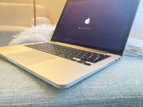 Apple MacBook Pro 13 inch Retina 2015 Model Core i5 8GB RAM 128GB SSD