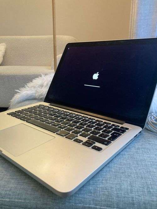 Apple MacBook Pro 13 inch Retina 2015 Model Core i5 8GB RAM 128GB SSD