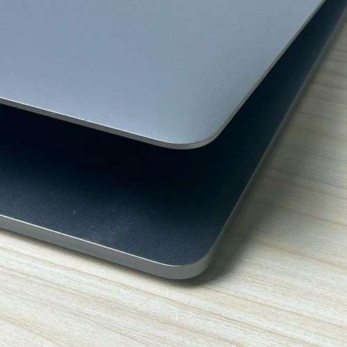 2017 Apple macbook pro 13 inch Retina Core i5 8GB RAM 256GB SSD Storage