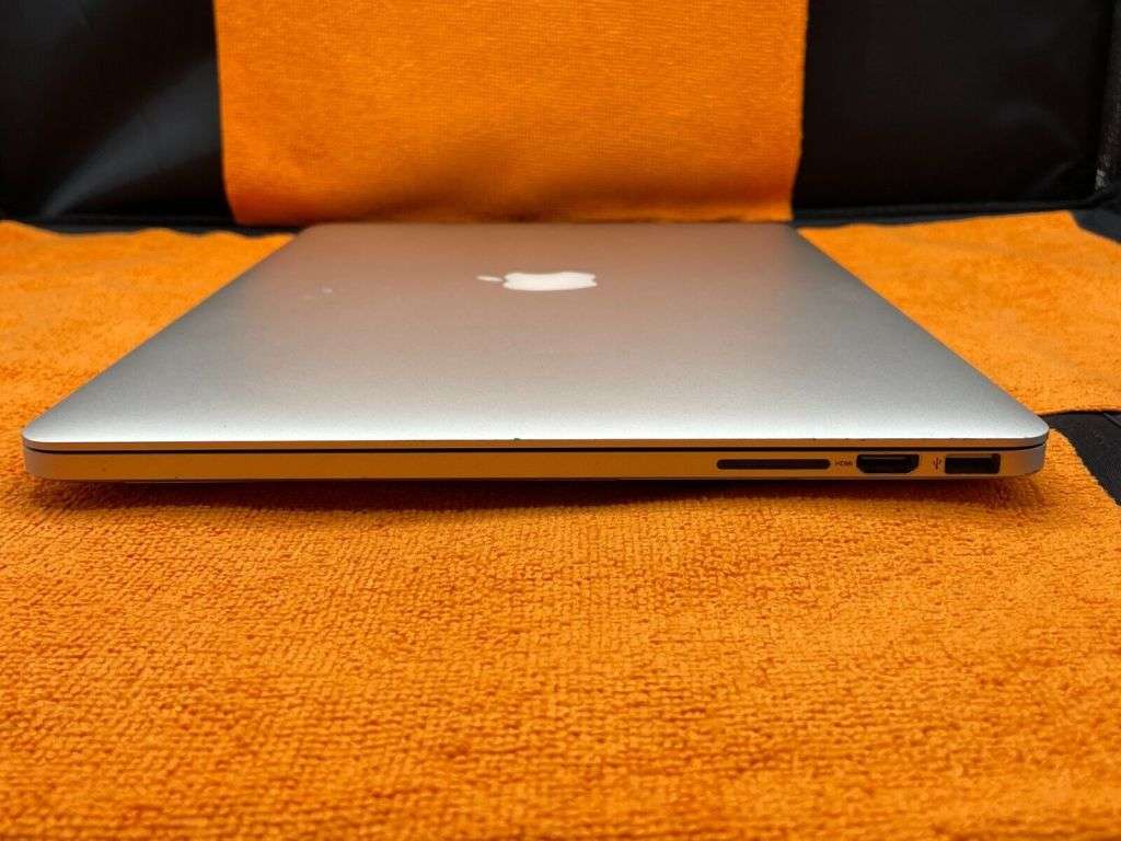 Apple macbook pro 15 inch Retina Display 2015 Model Quad core i7