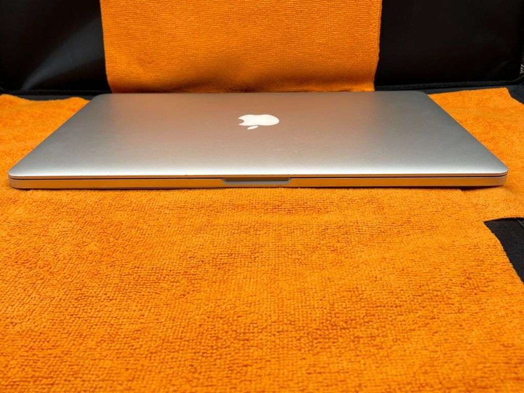 Apple macbook pro 15 inch Retina Display 2015 Model Quad core i7