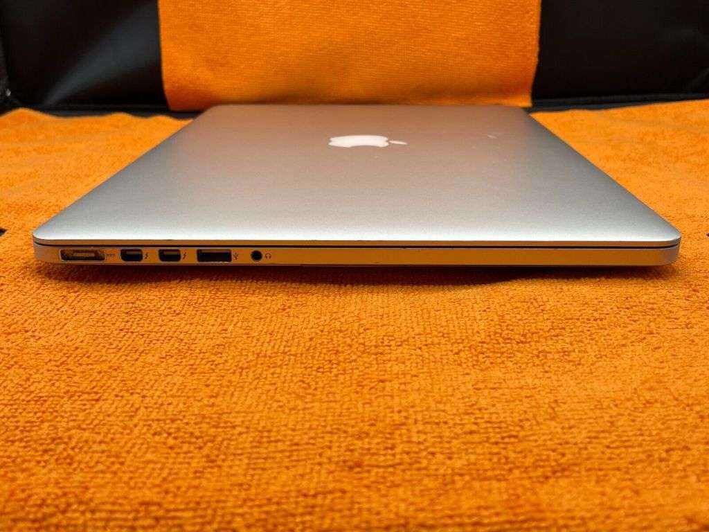 Apple macbook pro 15 inch Retina Display 2015 Model Quad core i7