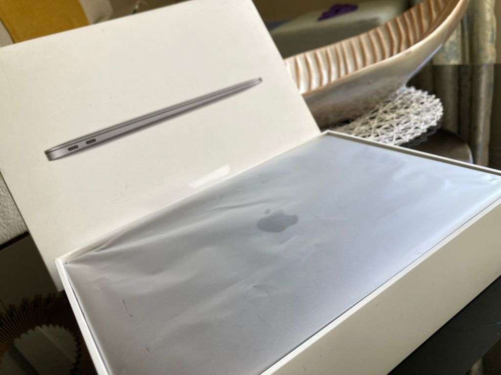 2019 Apple macbook Air 13-inch Retina Core i5 8GB RAM 256GB SSD Storage