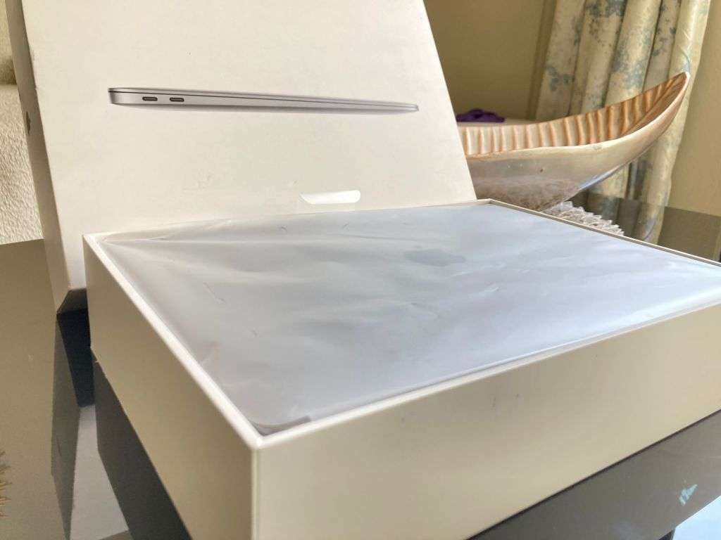 2019 Apple macbook Air 13-inch Retina Core i5 8GB RAM 256GB SSD Storage