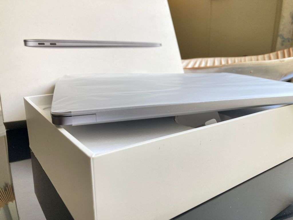 2019 Apple macbook Air 13-inch Retina Core i5 8GB RAM 256GB SSD Storage