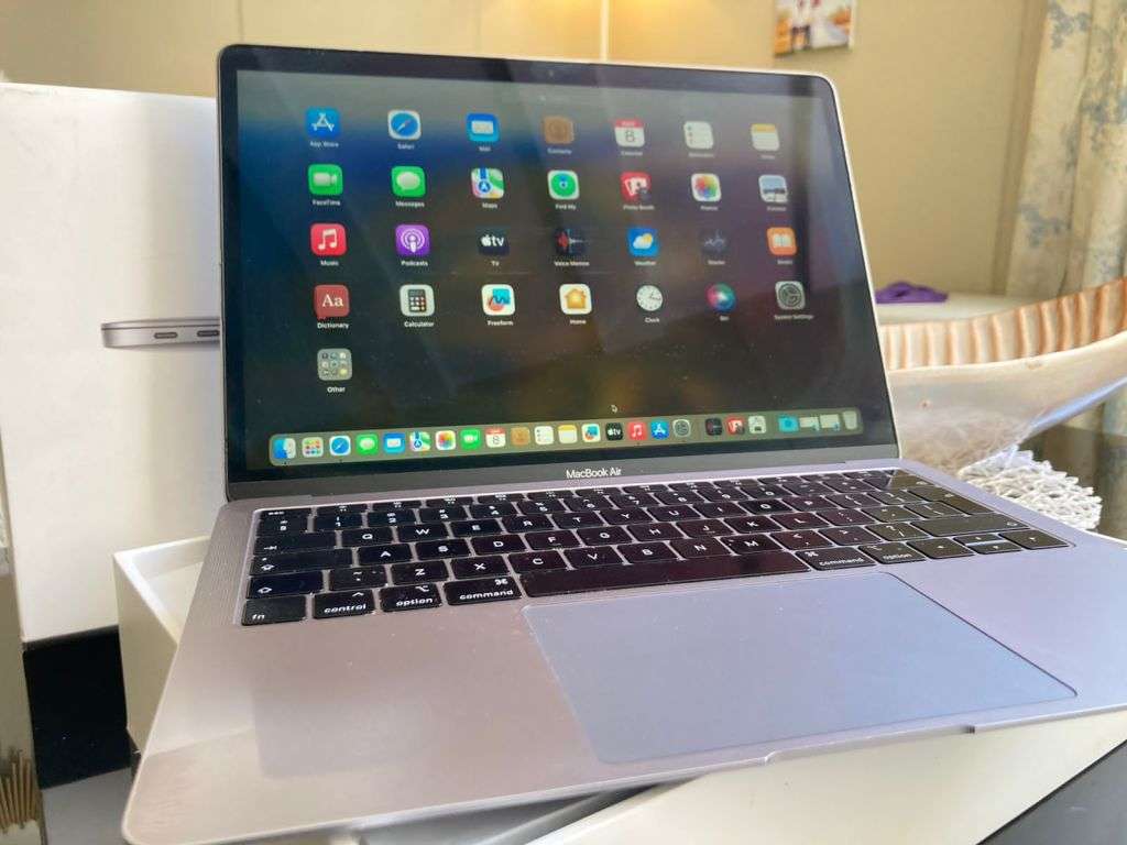2019 Apple macbook Air 13-inch Retina Core i5 8GB RAM 256GB SSD Storage