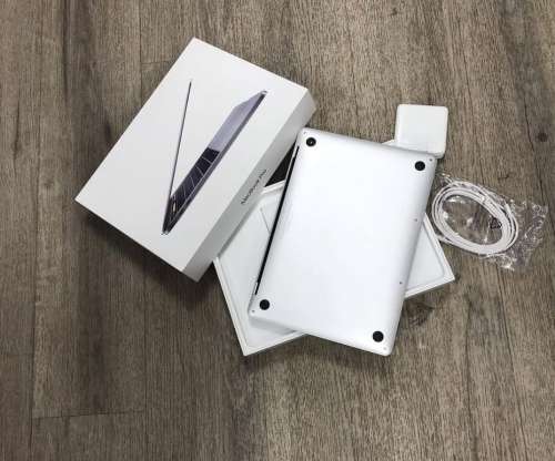Apple macbook pro 13 inch Retina 2017 Core i5 8GB RAM 128GB SSD As New in Box with all accessories