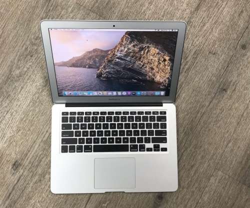 Apple macbook Air 13 inch 2015 Core i5 8GB RAM 128GB SSD Storage Excellent condition and charger
