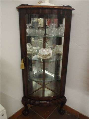 **IMBUIA CORNER CABINET**