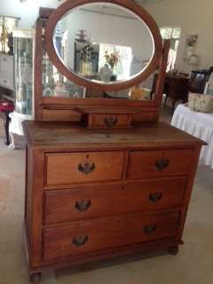 **VINTAGE OAK DRESSING TABLE**