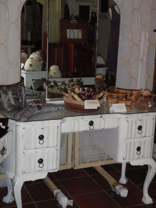 **BEAUTIFUL OLD IMBUIA DRESSING TABLE SHABBY CHIC'D**
