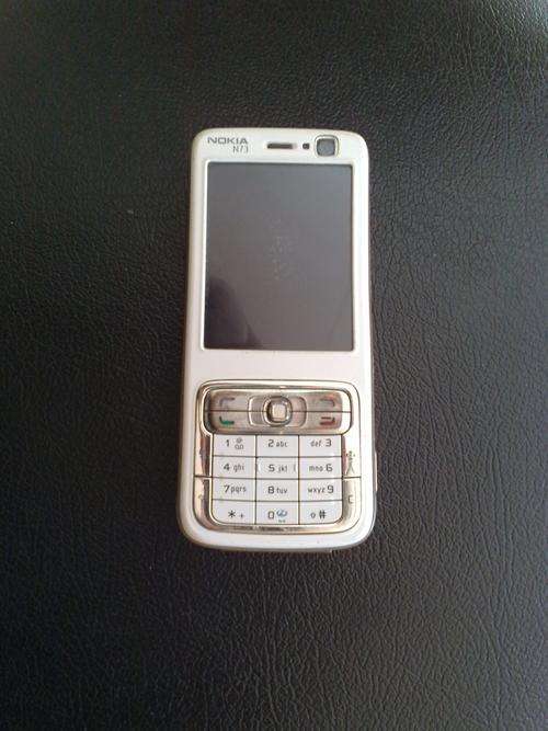 Nokia N73 + charger