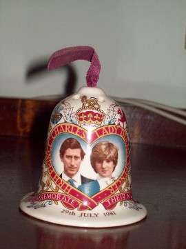 CHARLES & DIANA  POT POURRIE BELL - ORNAMENTAL