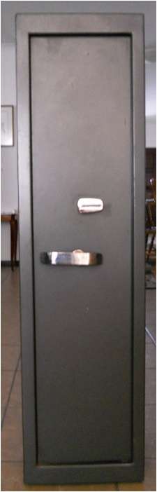 Rifle/Gun (Stand-Up) Safe for 6 Rifles with 2 Small Ammo holders on inside door.