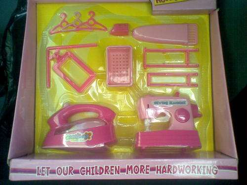 MINI IRON & SEWING MACHINE with accessories