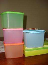 TUPPERWARE fiesta large square rounds x2