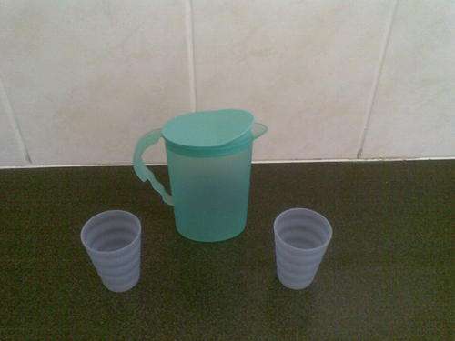 **ADORABLE** TUPPERWARE JUG WITH 2 GLASSES