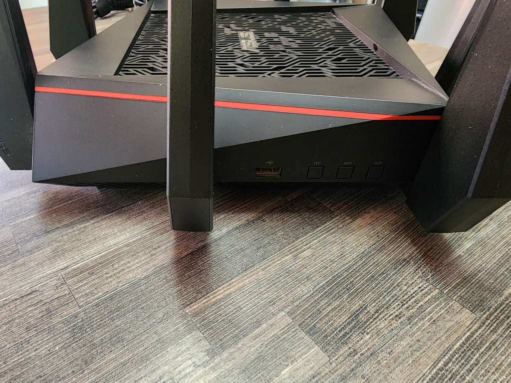 Asus RT-AC5300 Power Fast tri-band gaming router with Game accelerator