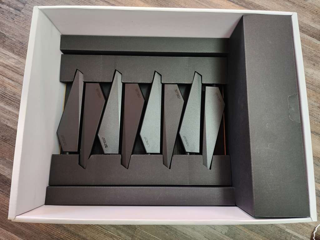 Asus RT-AC5300 Power Fast tri-band gaming router with Game accelerator