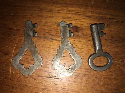3 x Small Vintage Keys