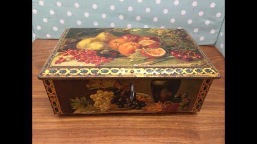 Vintage Tin Jewellery Box with key