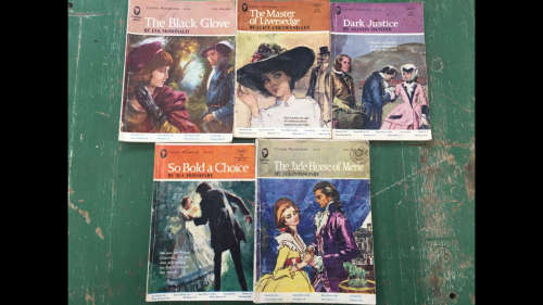 5 x Vintage Cameo Romances - 1960's and 1970's