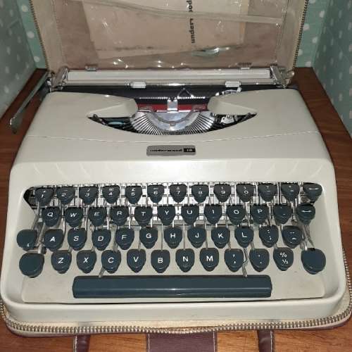 Portable Underwood 18 Typewriter