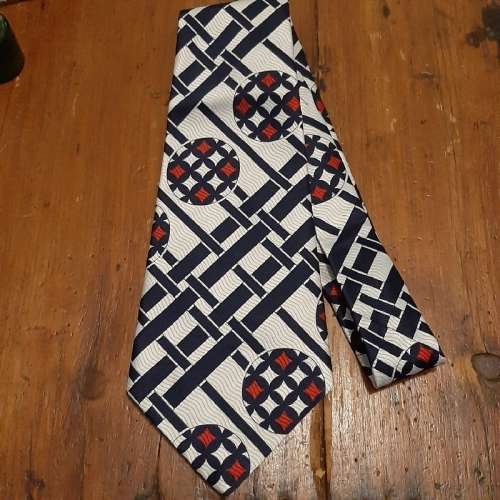 Beautiful Commodore Trevira tie