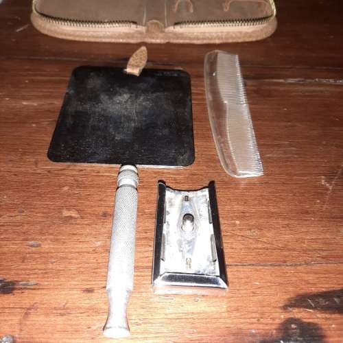 Vintage Travelling Shaving / Grooming Kit - see pictures