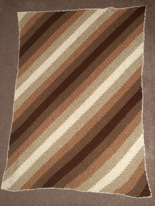 Beautiful Crochet blanket - Very good condition - 120cm x 96cm