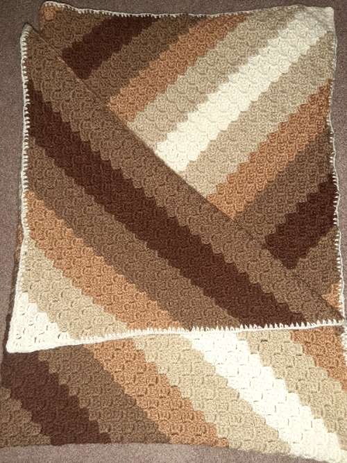 Beautiful Crochet blanket - Very good condition - 120cm x 96cm