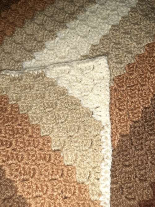 Beautiful Crochet blanket - Very good condition - 120cm x 96cm