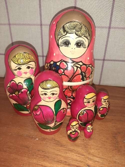 Russian Dolls / Nesting dolls - set of 7