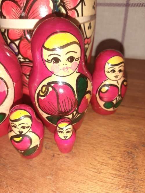 Russian Dolls / Nesting dolls - set of 7