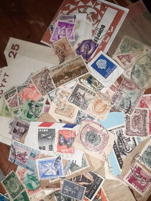 Lot of 1000 International stamps - See pictures