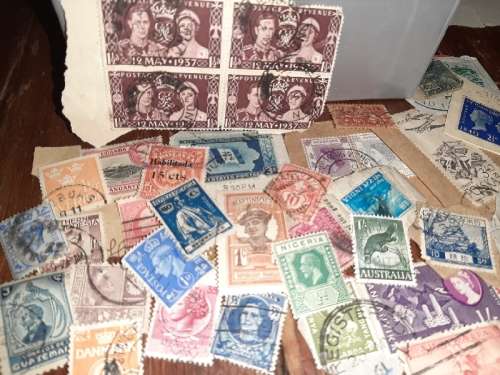Lot of 1000 International stamps - See pictures