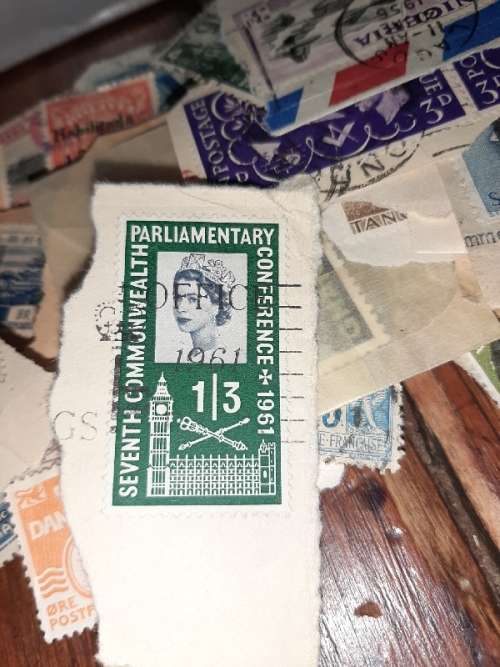 Lot of 1000 International stamps - See pictures