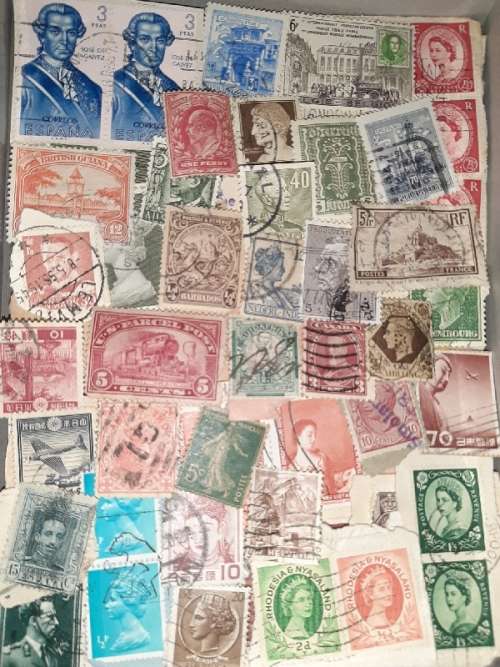 Lot of 1000 International stamps - See pictures