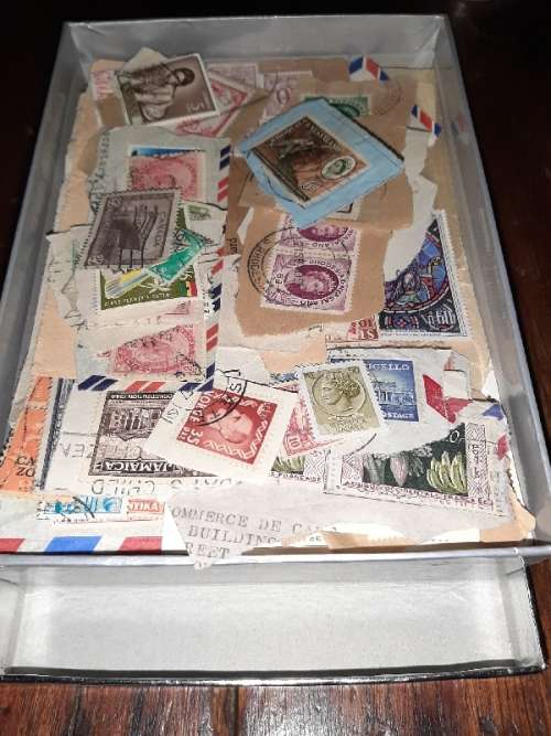 Lot of 1000 International stamps - See pictures