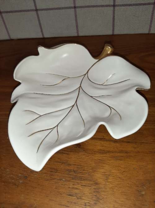 Beautiful Carlton ware Dish - Leaf shaped with gold detail