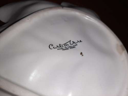 Beautiful Carlton ware Dish - Leaf shaped with gold detail